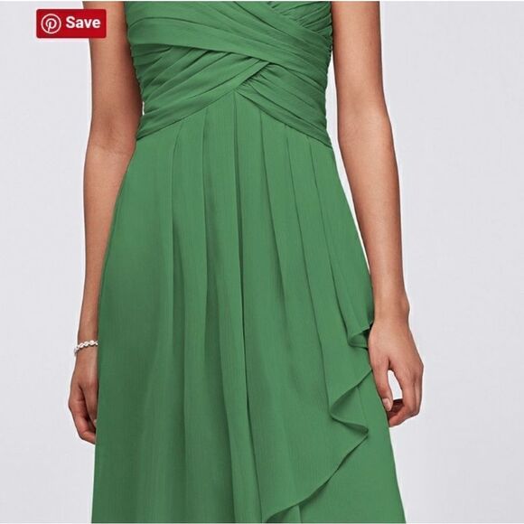 David's Bridal Crinkle Chiffon with front cascade Size 6 - Picture 2 of 7